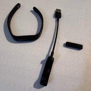 fitbit Black Replacement Band with USB Charging Cable and Tracker Module